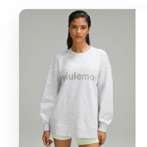 Lululemon Perfectly Oversized Crew Graphic
Heathered Core Light Grey size 6